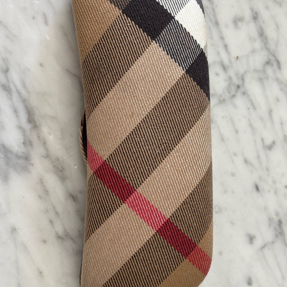 Burberry glass case